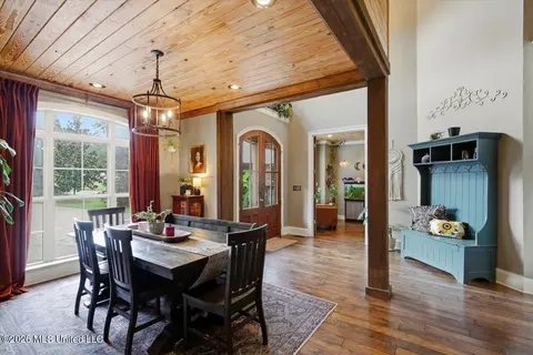 Dining - 1109 Foxpoint, Brandon, MS 39047 photo 2 of 2
