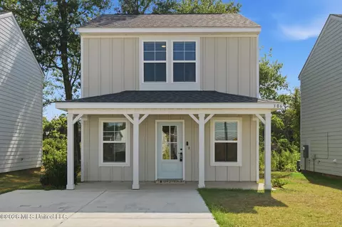 310 Meadows Ln, Gulfport, MS 39507