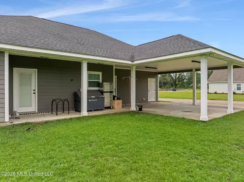 Exterior - 113 Water Oak Dr, Lucedale, MS 39452 photo 2 of 5