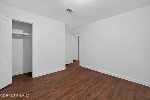 Bedroom - 5365 Wynndyke Cir, Jackson, MS 39209 photo 4 of 9