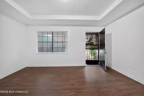 Living - 5365 Wynndyke Cir, Jackson, MS 39209 photo 3 of 3
