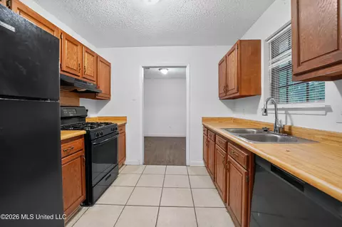 Kitchen - 5365 Wynndyke Cir, Jackson, MS 39209 photo 1 of 2