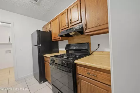 Kitchen - 5365 Wynndyke Cir, Jackson, MS 39209 photo 2 of 2