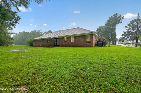 Exterior - 5365 Wynndyke Cir, Jackson, MS 39209 photo 2 of 4