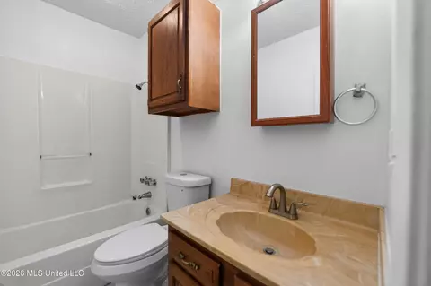Bath - 5365 Wynndyke Cir, Jackson, MS 39209 photo 1 of 3