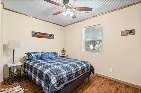 Bedroom - 759 Oak View Dr, Como, MS 38619 photo 2 of 5