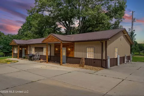 Exterior - 759 Oak View Dr, Como, MS 38619 photo 1 of 4