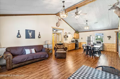 Living - 759 Oak View Dr, Como, MS 38619 photo 1 of 1