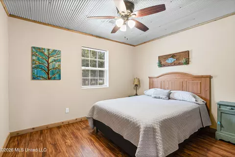 Bedroom - 759 Oak View Dr, Como, MS 38619 photo 4 of 5
