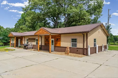 Exterior - 759 Oak View Dr, Como, MS 38619 photo 2 of 4