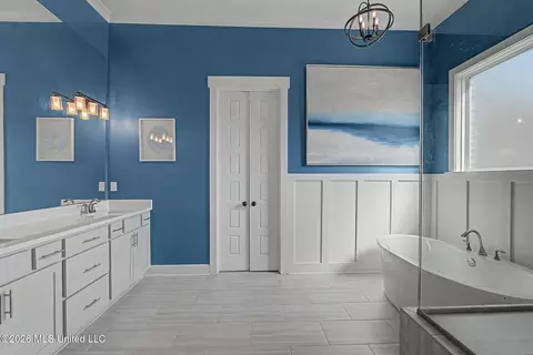 Bath - 13910 Highlands Crest Loop, Olive Branch, MS 38654 photo 2 of 7