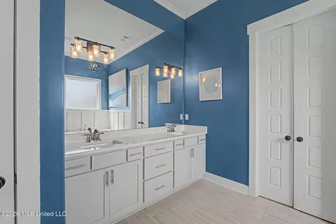 Bath - 13910 Highlands Crest Loop, Olive Branch, MS 38654 photo 4 of 7