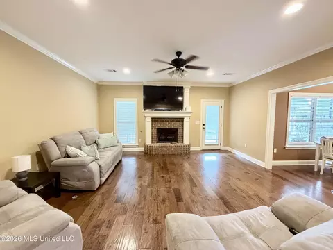 Living - 424 Julee Cir, Brandon, MS 39042 photo 1 of 4