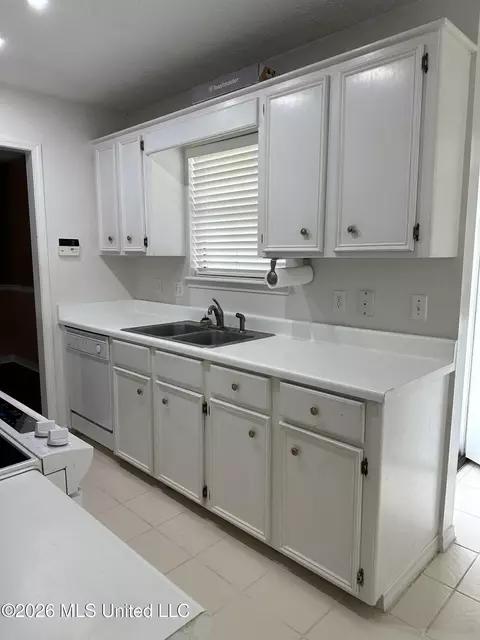 Kitchen - 517 Olympic Dr, Flowood, MS 39232 photo 1 of 2