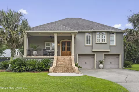 216 Courtenay Ave, Pass Christian, MS 39571