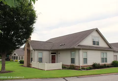 8817 Parkview Oaks Cir, Olive Branch, MS 38654