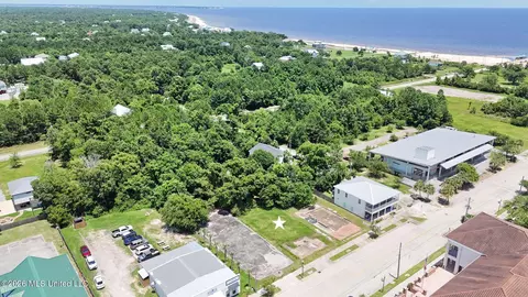304 Coleman Ave, Waveland, MS 39576