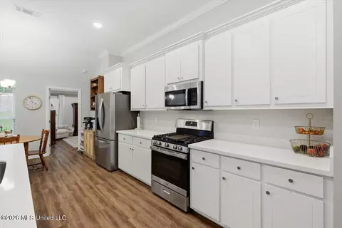 Kitchen - 2059 Pebble Creek Dr, Brandon, MS 39042 photo 3 of 3
