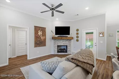 Entry Way - 2059 Pebble Creek Dr, Brandon, MS 39042 photo 2 of 7