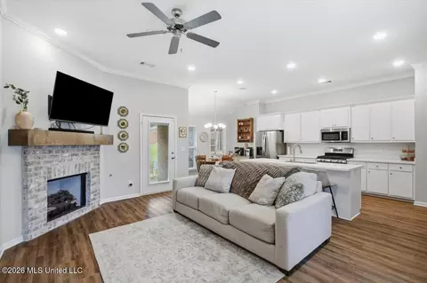Living - 2059 Pebble Creek Dr, Brandon, MS 39042 photo 1 of 1