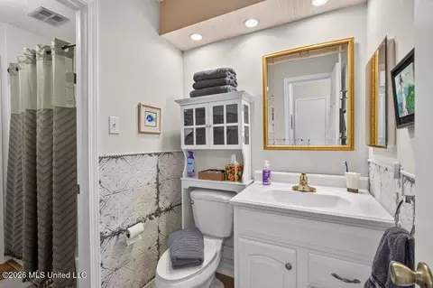 Bath - 3 Cypress Knee Dr, Diamondhead, MS 39525 photo 2 of 2