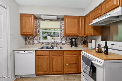 Kitchen - 3 Cypress Knee Dr, Diamondhead, MS 39525 photo 1 of 2