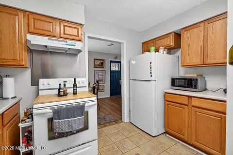 Kitchen - 3 Cypress Knee Dr, Diamondhead, MS 39525 photo 2 of 2