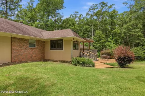 Exterior - 5 Rochelle Dr, Brandon, MS 39047 photo 2 of 4