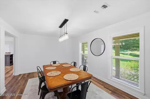 Dining - 5 Rochelle Dr, Brandon, MS 39047 photo 2 of 4