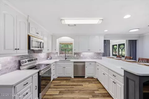 Kitchen - 5 Rochelle Dr, Brandon, MS 39047 photo 1 of 6