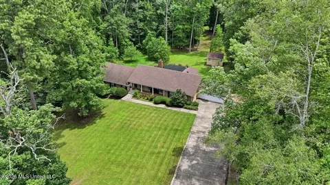 Exterior - 5 Rochelle Dr, Brandon, MS 39047 photo 4 of 4