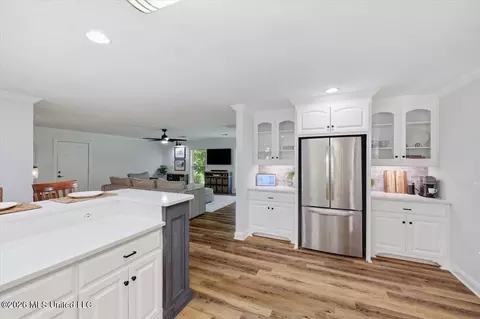 Kitchen - 5 Rochelle Dr, Brandon, MS 39047 photo 2 of 6
