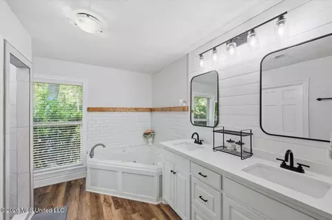 Bath - 5 Rochelle Dr, Brandon, MS 39047 photo 1 of 4