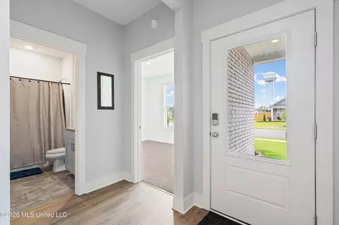 Entry Way - 2091 Hyacinth Ln, Hernando, MS 38632 photo 1 of 2