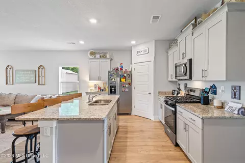 Kitchen - 2091 Hyacinth Ln, Hernando, MS 38632 photo 1 of 2