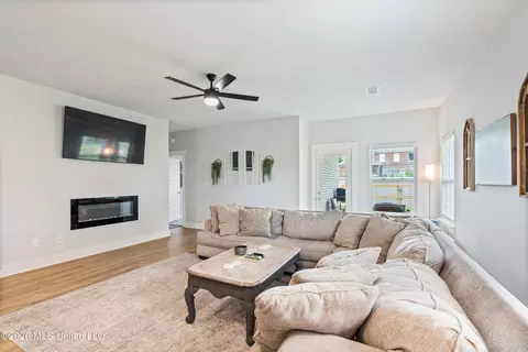 Living - 2091 Hyacinth Ln, Hernando, MS 38632 photo 1 of 1