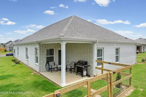 Exterior - 2091 Hyacinth Ln, Hernando, MS 38632 photo 4 of 6