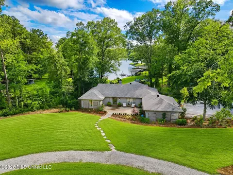 227 Lakeshore Dr, Madison, MS 39110