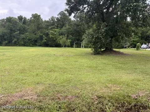 119 Victoria Ln, Pass Christian, MS 39571