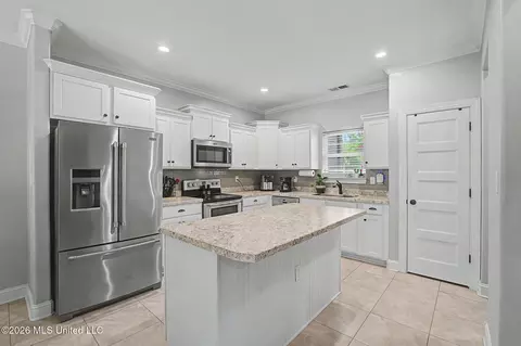 Kitchen - 11184 Mosby Ln, Hernando, MS 38632 photo 3 of 3