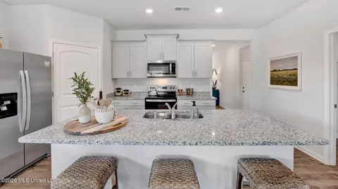 Kitchen - 17 Powell Pl, Byhalia, MS 38611 photo 3 of 5
