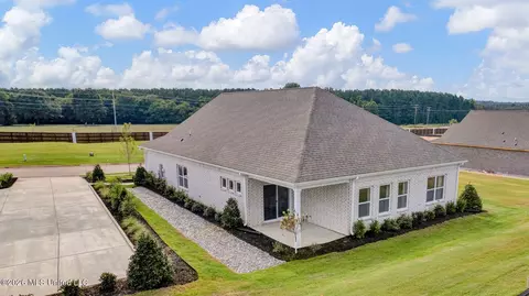 Exterior - 17 Powell Pl, Byhalia, MS 38611 photo 4 of 4