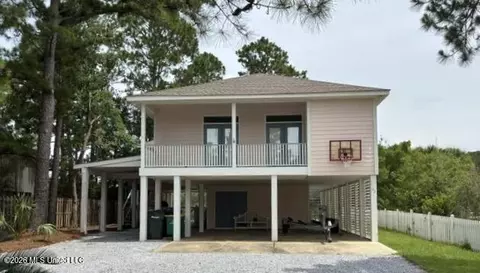 92 Elm Ln, Pass Christian, MS 39571