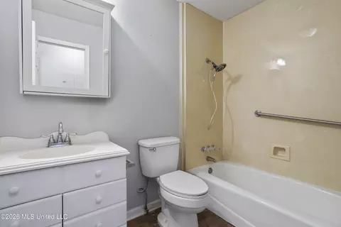 Bath - 3620 Cochran Ave, Moss Point, MS 39562 photo 2 of 2