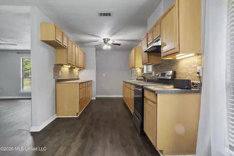 Entry Way - 3620 Cochran Ave, Moss Point, MS 39562 photo 1 of 2