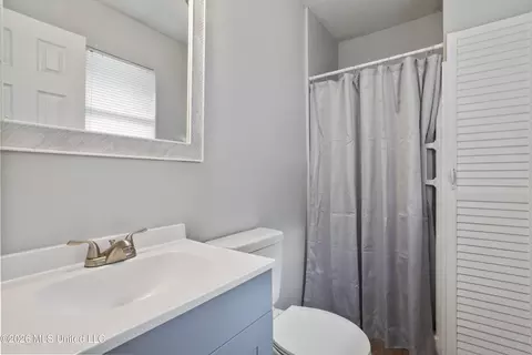 Bath - 3620 Cochran Ave, Moss Point, MS 39562 photo 1 of 2