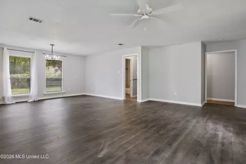 Living - 3620 Cochran Ave, Moss Point, MS 39562 photo 2 of 8