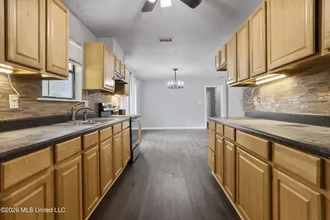 Entry Way - 3620 Cochran Ave, Moss Point, MS 39562 photo 2 of 2