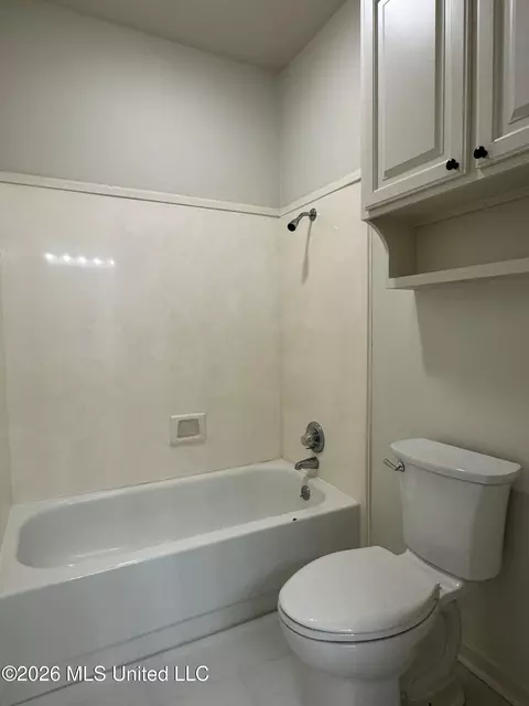 Bath - 76 Eastgate Dr, Brandon, MS 39042 photo 3 of 7