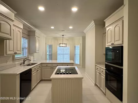 Kitchen - 76 Eastgate Dr, Brandon, MS 39042 photo 2 of 2